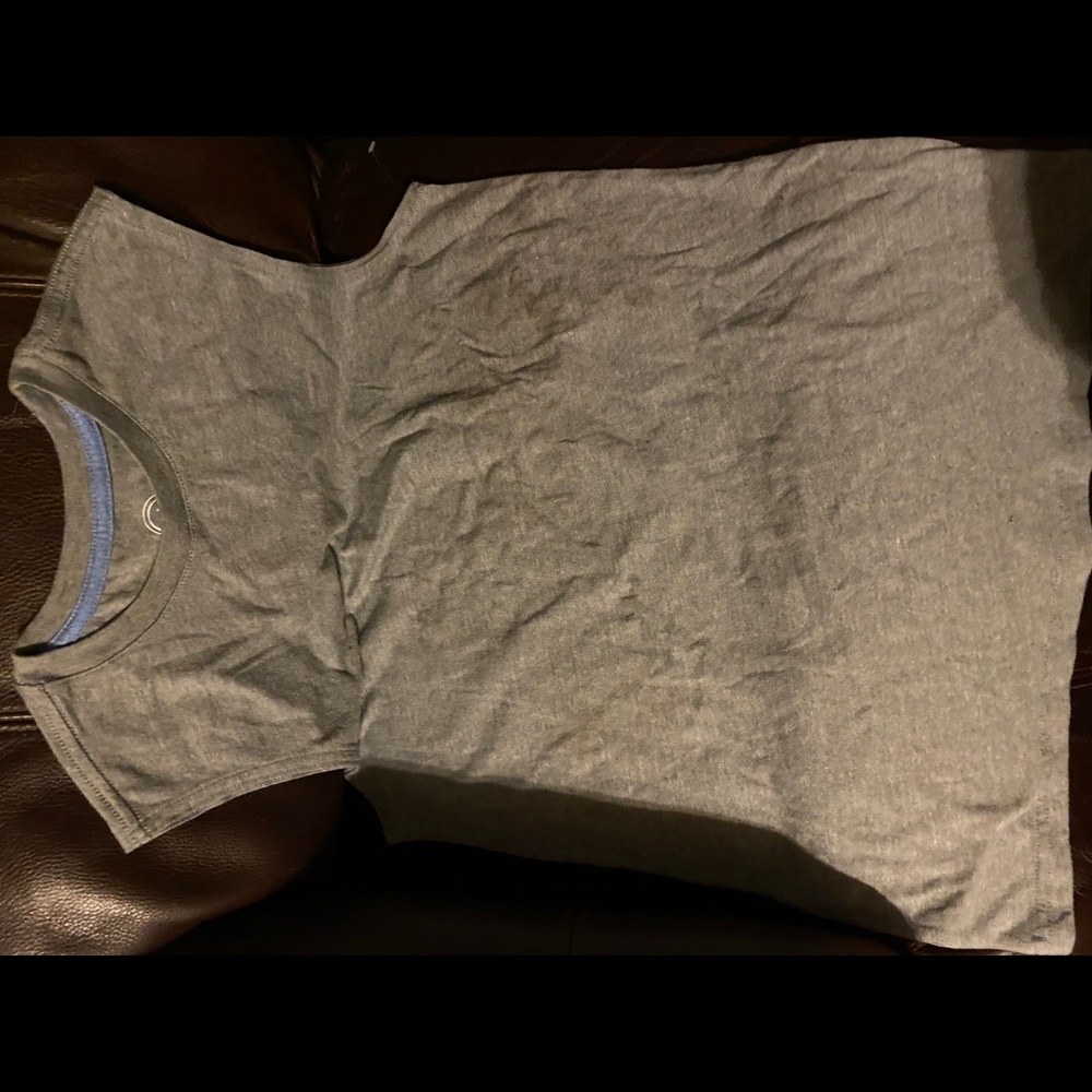 Sleeveless shirt
